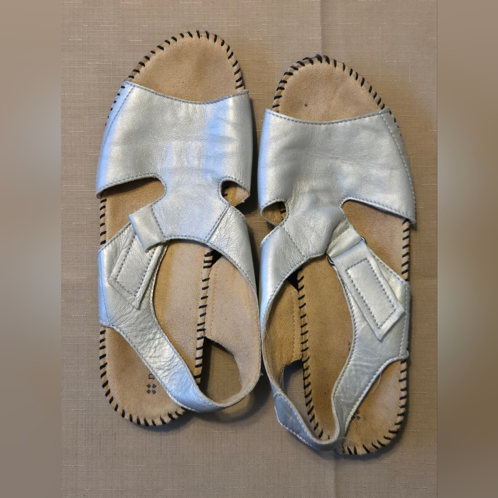 Size 10 Women's Naturalizer Metallic Gold/Silver Leather Sandals